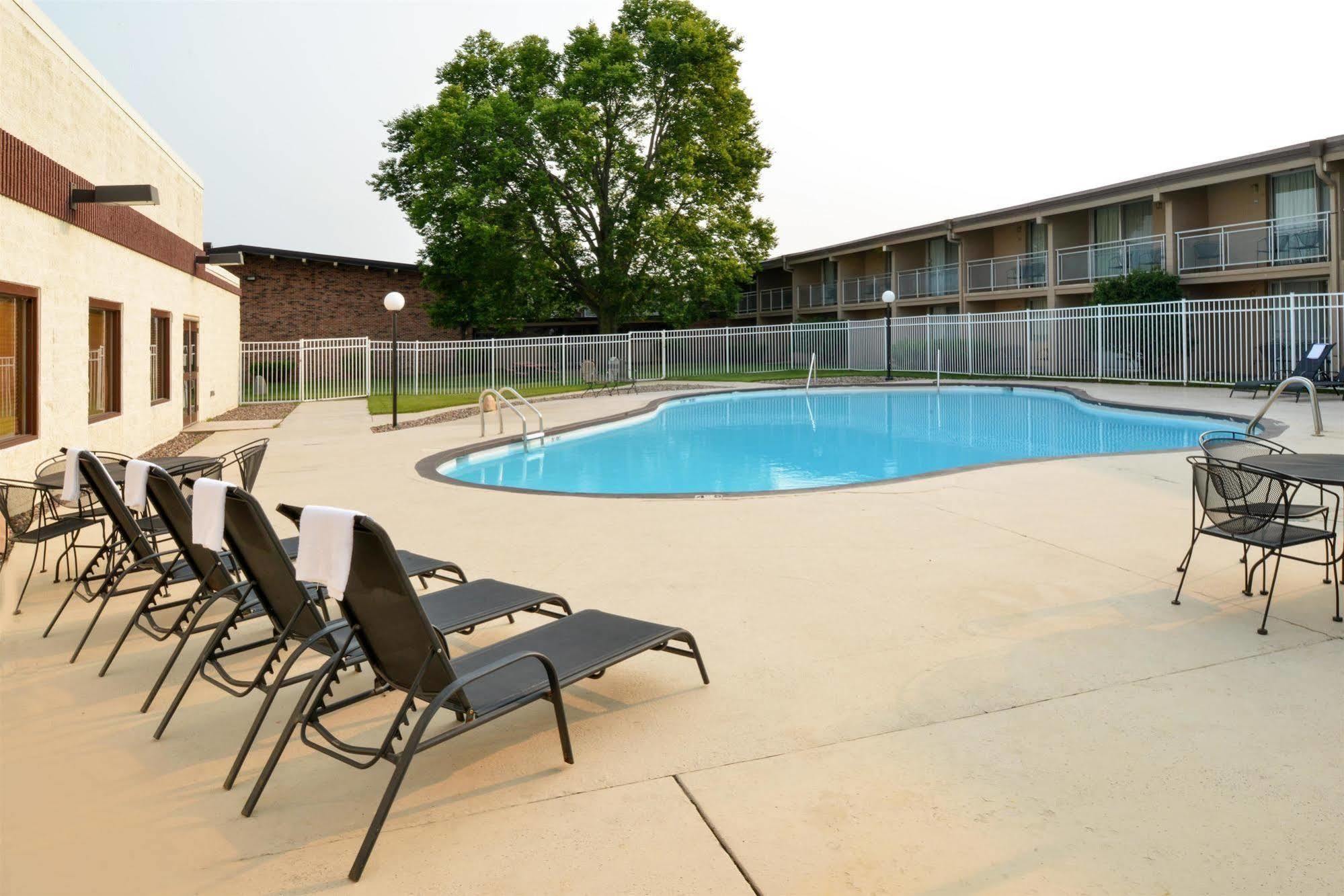 Americas Best Value Inn - Campus View Eau Claire Luaran gambar